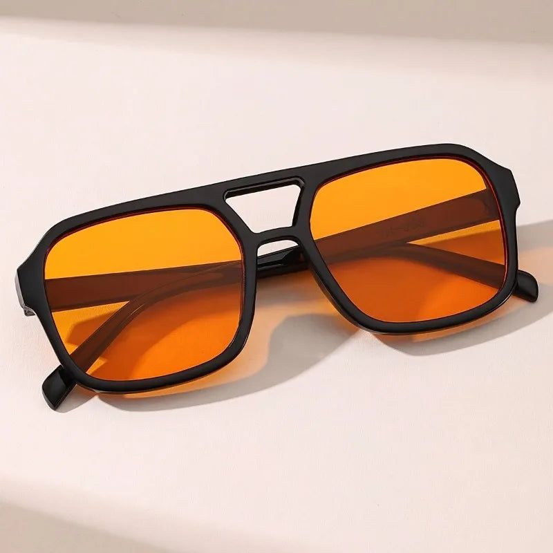 1 Pair of Women's Fashionable Glasses with An Eternal Retro Style Suitable for Dressing and Matching in Various Places