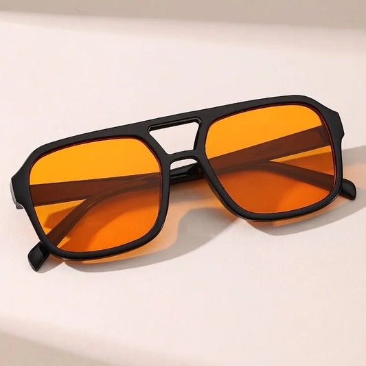 1 Pair of Women's Fashionable Glasses with An Eternal Retro Style Suitable for Dressing and Matching in Various Places