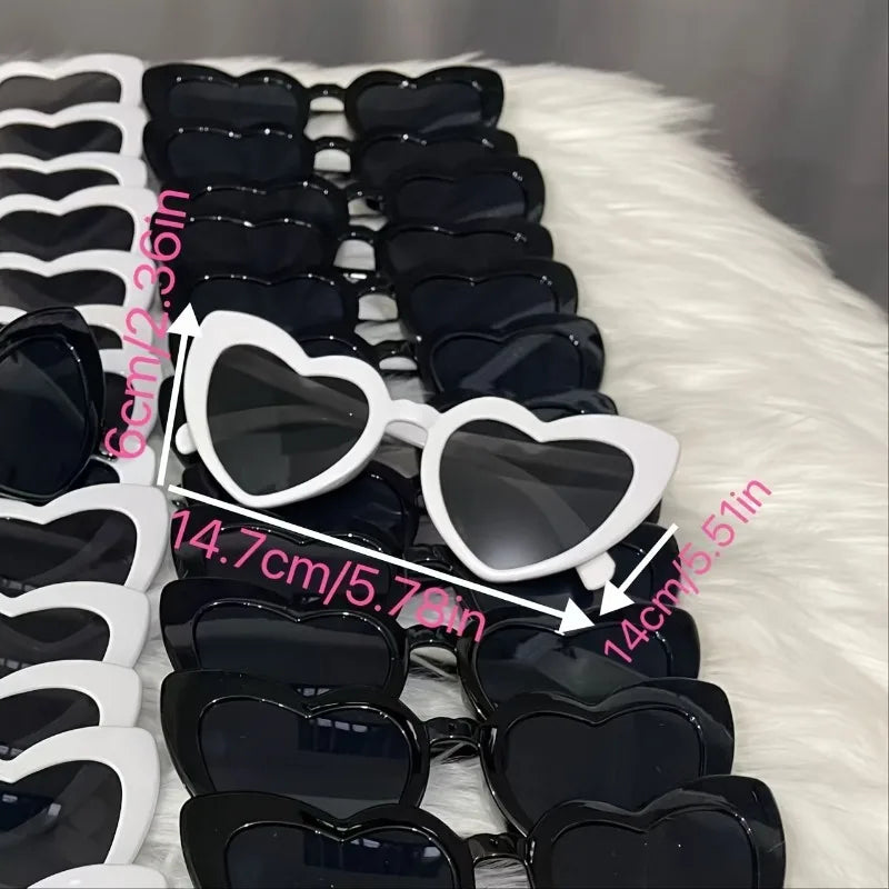 15 Black Heart-Shaped Glasses + 15 White Heart-Shaped Glasses, Bridal Groom Bridesmaid Supplies for Wedding Party