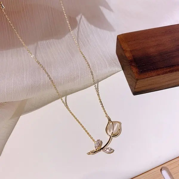 Korean Sweet Cherry Blossom Zircon Pendant Necklace Luxury Crystal Flower Clavicle Chain Necklace for Women Wedding Jewelry Gift