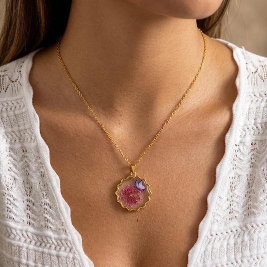 Romantic Vintage Gold Tone Necklace for Women Stainless Steel Flower Butterfly Pendant Scalloped Edge Elegant Daily Jewelry Gift