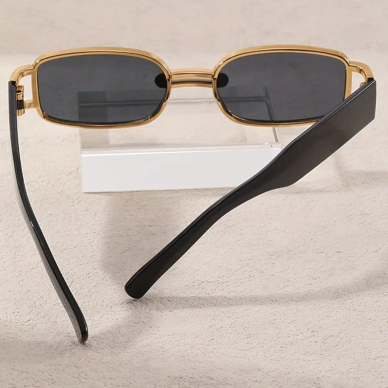 1 Pair of Square Retro Casual Glasses for Men And Women Personalized Decorative Glasses Party Catwalk Glasses