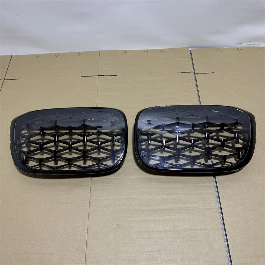2Pcs Silver and Black Diamond Style Grills Replacement Grille For BMW X3 X4 G01 G02 G08 2017-2021 Car Front Bumper Grill Kits
