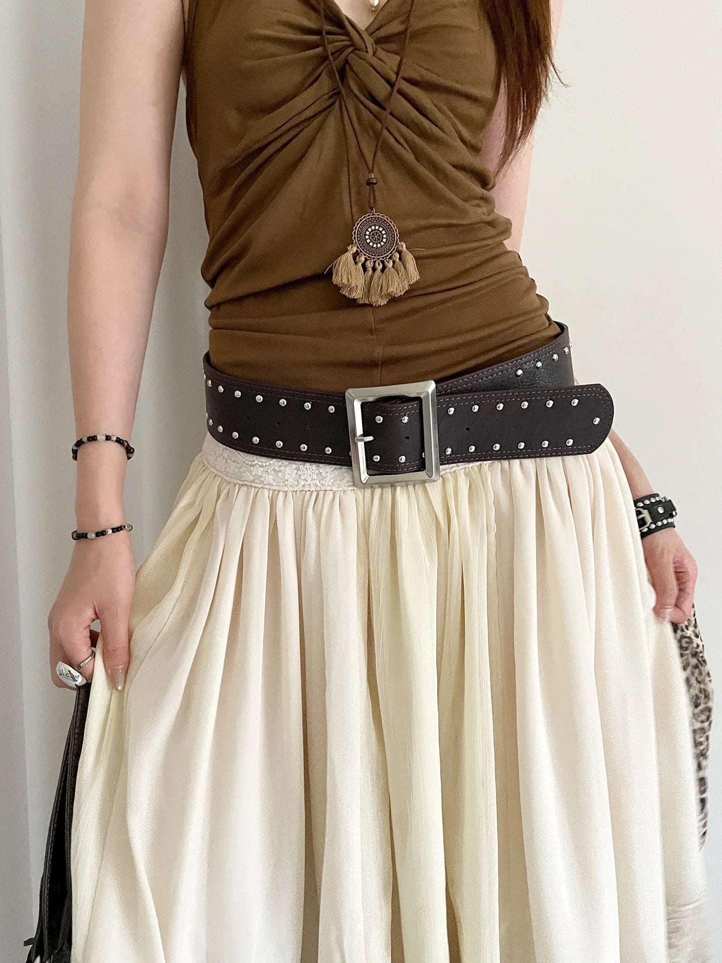 Punk Style Wide Rivet Belt For Women Vintage And Niche Design Skirt With Jeans Belt Accessory High-End Leather Belt