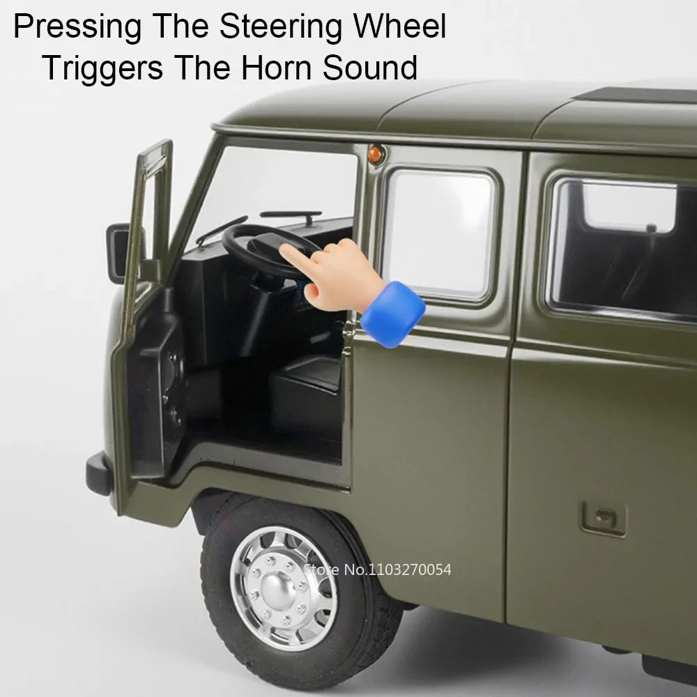 1:18 Russia Alloy UAZ Traveler Hunter Diecast Model Toys Car Spund Light Pull Back 6 Doors Opened Vehices Boy Kids Gift Ornament