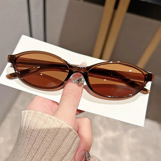Women's Oval Retro Fashion Glasses Stylish Street Snap Accessory for Hiking and Casual Attire