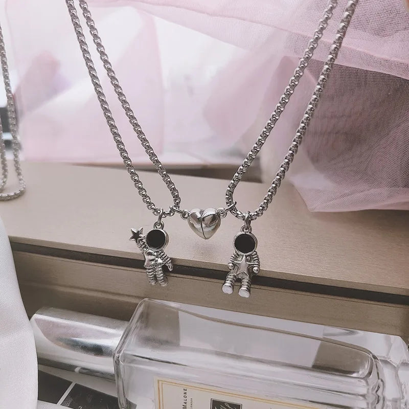 Spaceman Magnetic Heart Pendant Necklace Astronaut Star Creative Couple Necklaces For Women Men Friendship Jewelry Lovers Gift