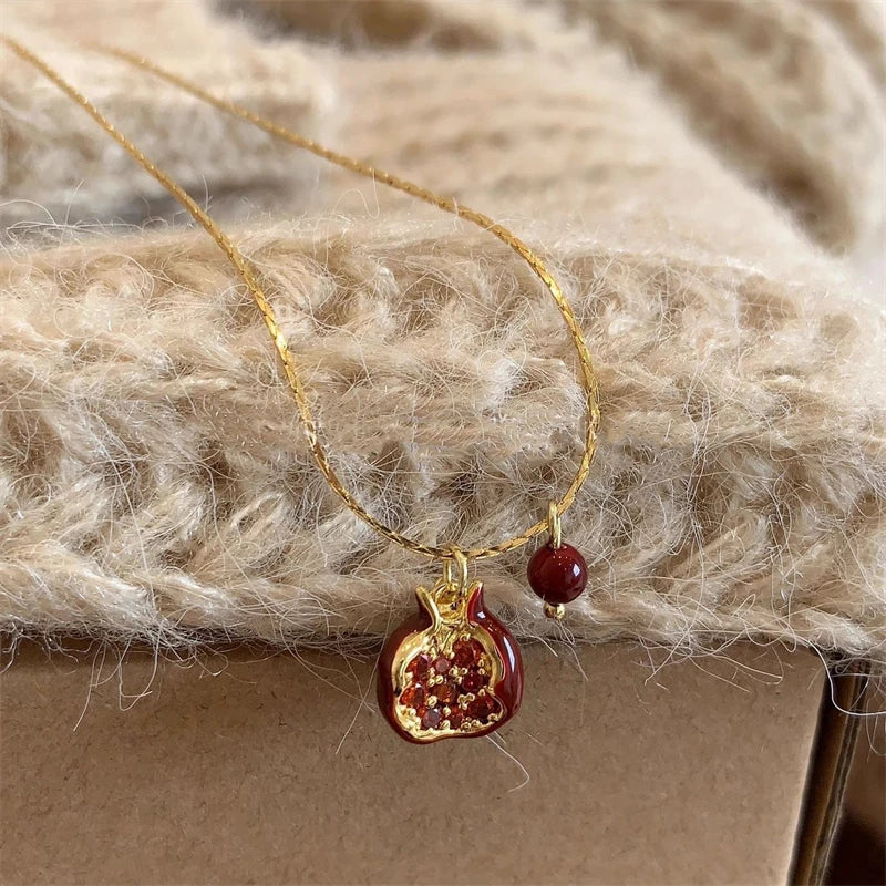 New Trendy Red Pomegranate Pendant Necklace for Women Sweet Cute Fruit Clavicle Chain Necklace Charm Choker Jewelry Party Gift
