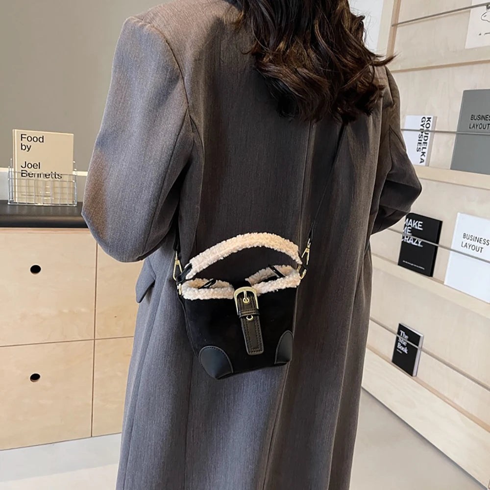 Women's Bags Bucket Shoulder Handbag Autumn Winter Vintage Versatile Lamb Wool Handbag Elegant Fashion Crossbody Bag Wholesale