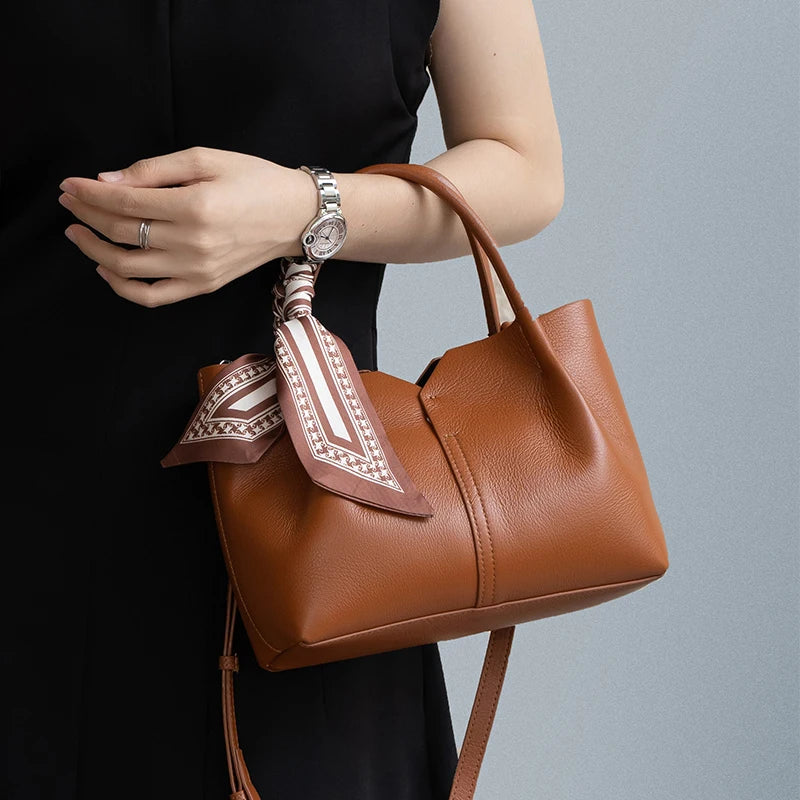Winter New High-quality Cowhide Niche Design Crossbody Handbag Versatile Fashion Light Luxury Shoulder Bag Commuting Women's Bag