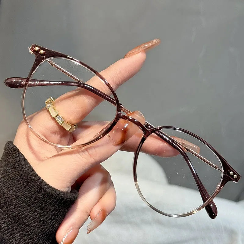 Photochromic Outdoor Fashion Glasses  Unisex Stylish Round Frame with Metal Hinges Transition Lenses for Indoor & Outdoor Use