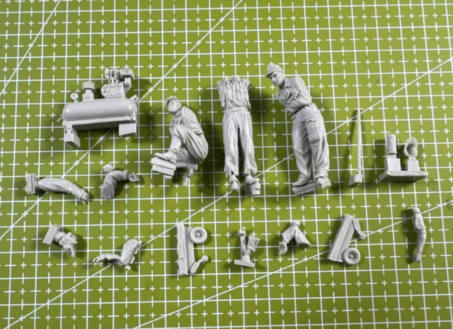 1: 35 Cast Resin Model GK, 3 Resin Model Maintenance Workers and Machines, Unpainted Need To Be Assembled