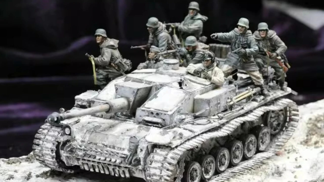 High Quality 1:35 Die-casting Resin Model Kit for World War II Tank Soldiers, 8-person Kit, Unpainted（No Tank）