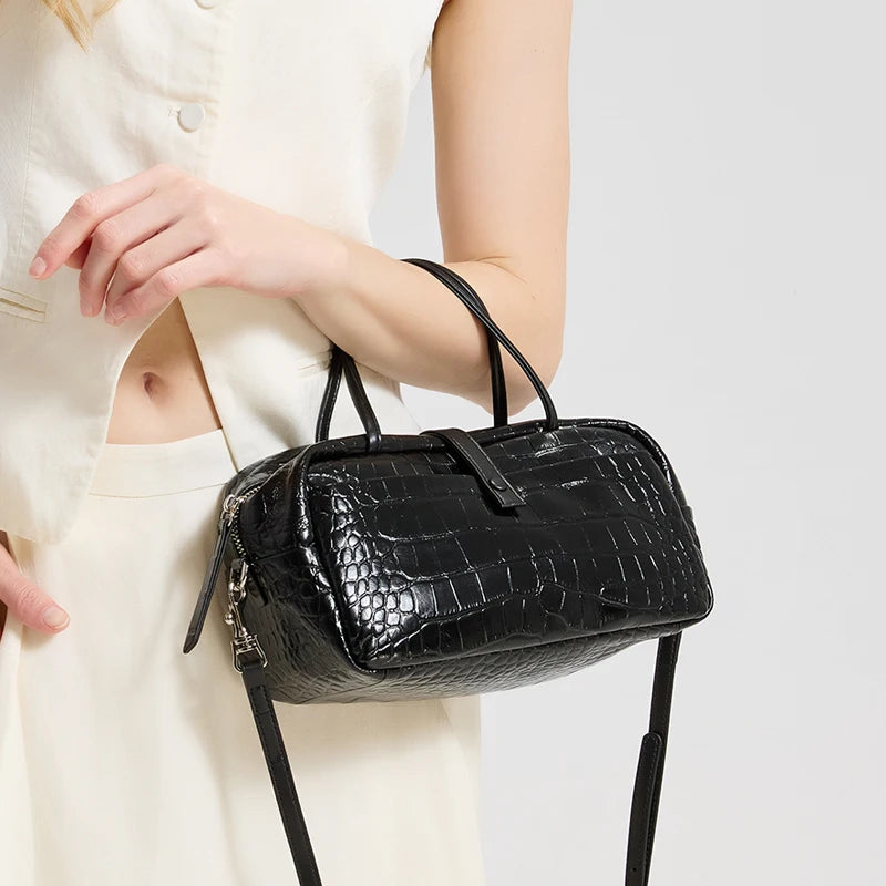 Luxury Designer Genuine Leather Crocodile Pattern Baguette Crossbody Bag women's new portable Boston bag commuter armpit bag
