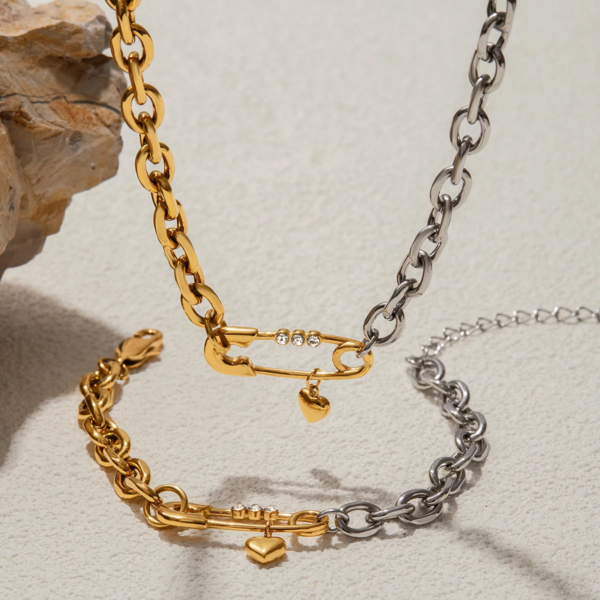 Uworld Fashion Unique Designer 18K Gold Color Plated Stainless Steel Waterproof Paper Clip Heart Pendant Necklace Two tone Chain