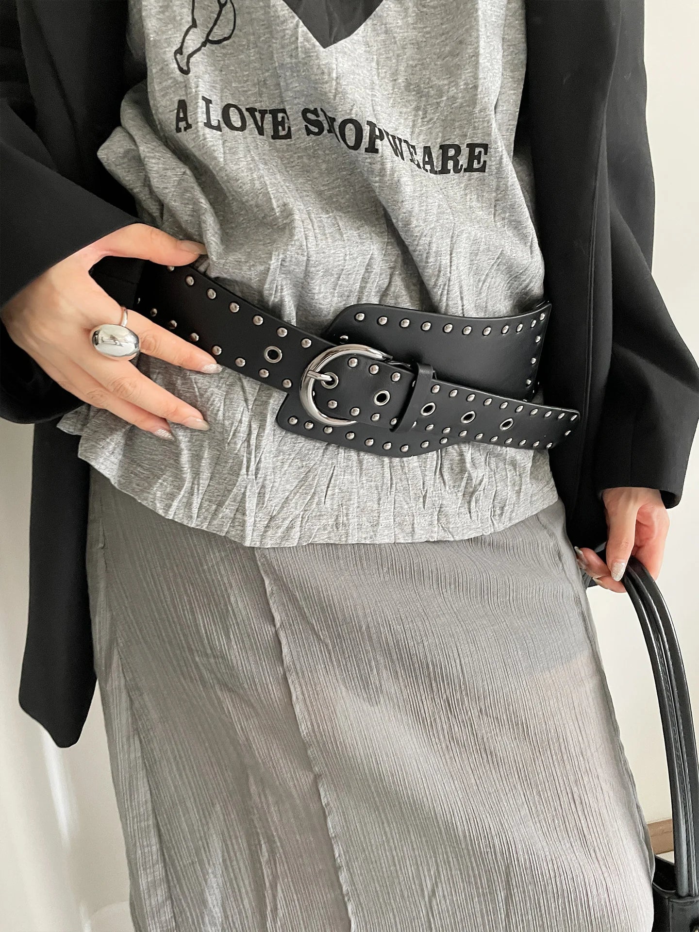 Women's Y2K Style Irregular Rivet Wide Belt Design For A Unique And Versatile Waist Cincher For Dresses
