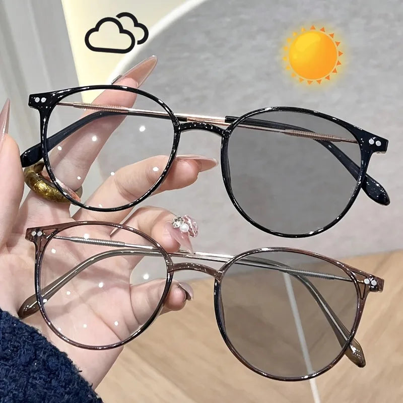 Ladies' Round Frame Color Changing Glasses Fashionable Black Gold Tone Lightweight Daily Accessory Ideal Gift for Friends