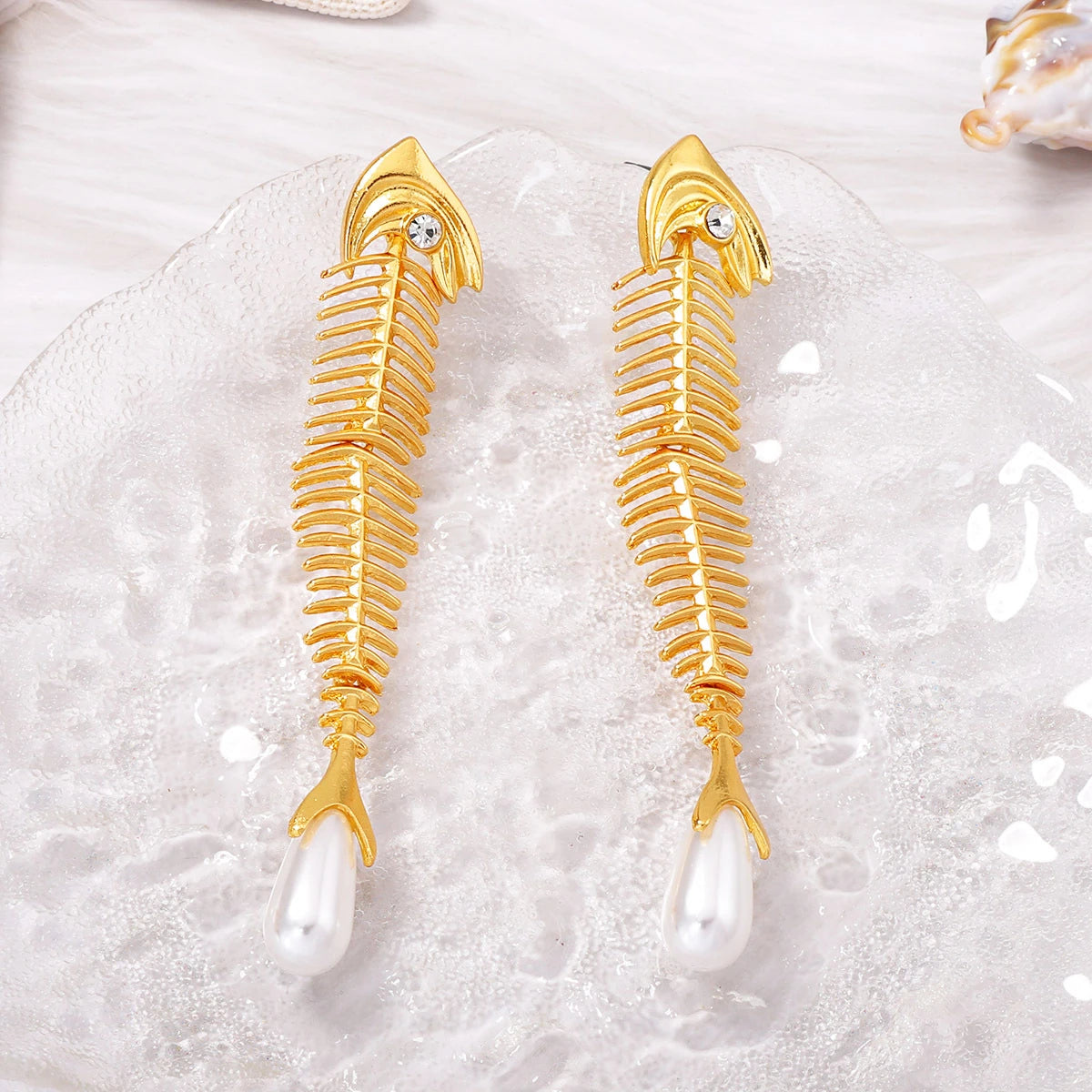 Dark Mermaidcore Fishbone Pendant Choker Necklace for Women Edgy Gold Rhinestone Skeleton Pearl Collar Statement Jewelry