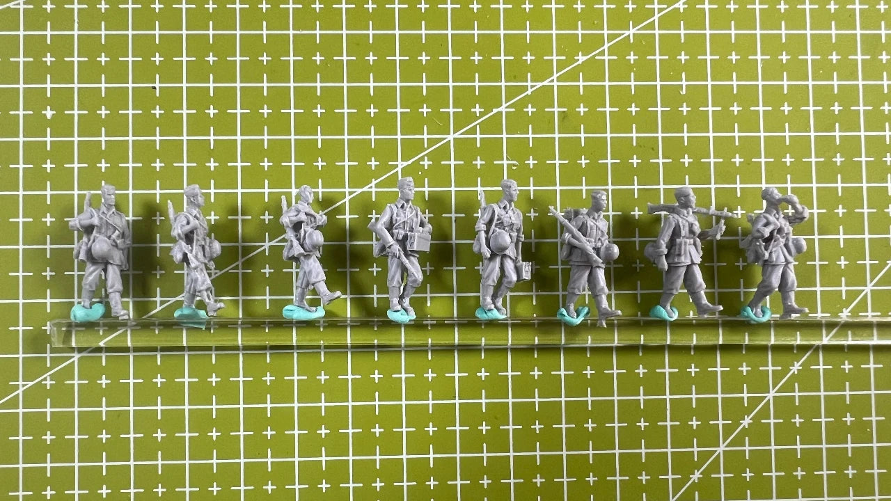 Precision 1/72 resin model kit GK, model of 8 soldiers from World War II, unpainted