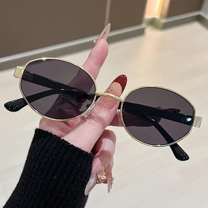 Retro Round-Frame Women's Glasses with Tortoiseshell Arms Decorative Lens Non-Prescription Oval Eyewear