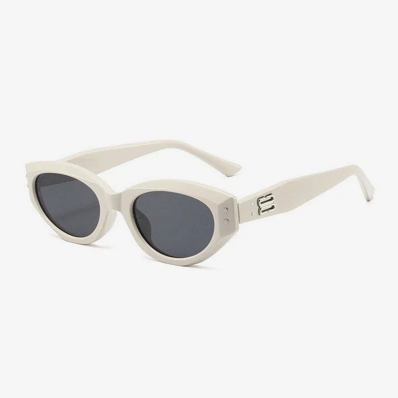 1 piece of Y2K millennium spicy girl style American high street retro design with cat eyes, oval narrow frame