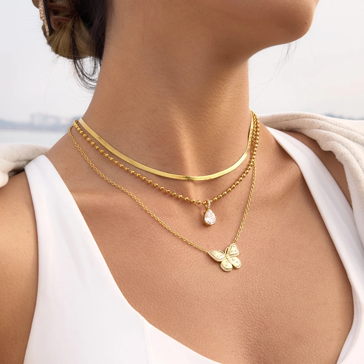 Uworld Classic White Rhinestones Butterfly Pendant O-Chain Necklace For Women 18K PVD Gold Plated Stainless Steel Necklaces Gift