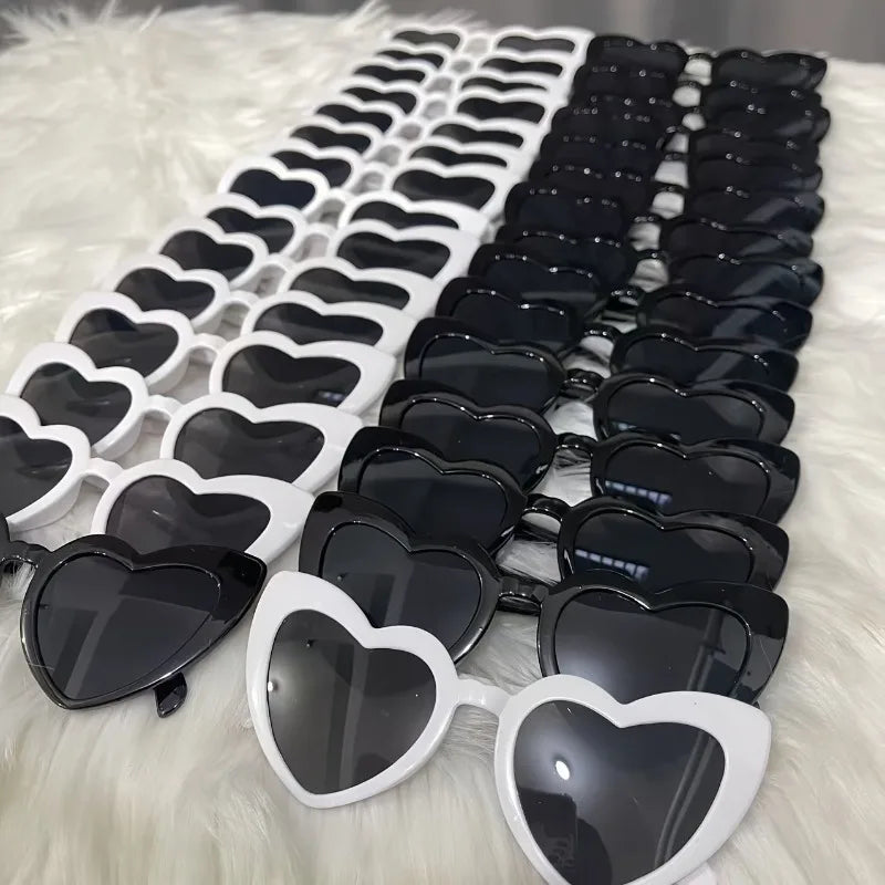 15 Black Heart-Shaped Glasses + 15 White Heart-Shaped Glasses, Bridal Groom Bridesmaid Supplies for Wedding Party