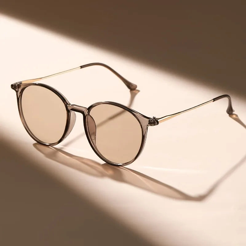 A Pair of Classic Retro Round Women's Fashionable Glasses