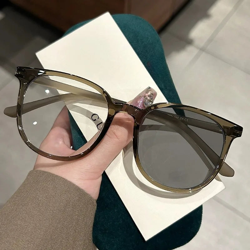 Photochromic Anti Radiation Glasses for Men and Women Simple Oval Anti-blue Transition Eyeglasses Outdoor Shade Sunglasses