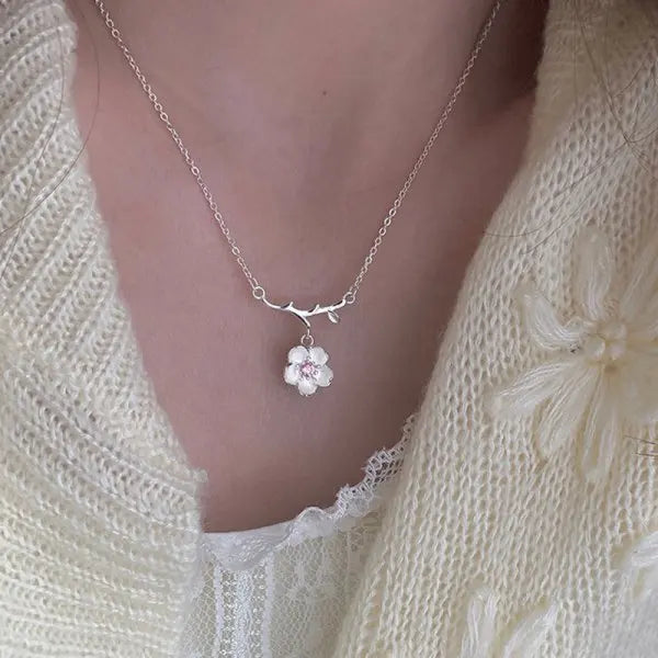 Korean Sweet Cherry Blossom Zircon Pendant Necklace Luxury Crystal Flower Clavicle Chain Necklace for Women Wedding Jewelry Gift