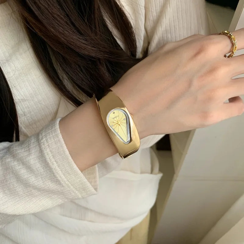Luxury Shaped Teardrop Bracelet Watch Female Couple Light Senior Sense of Antique Wind Gift Women Quartz Wristwatch Relojs Mujer