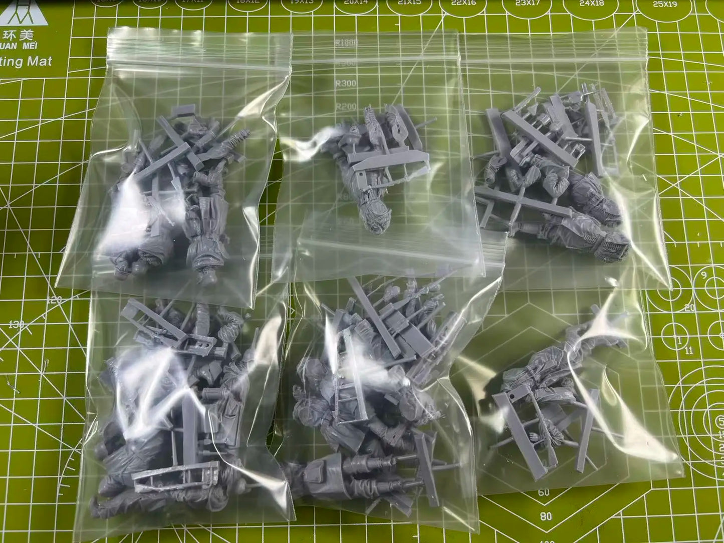 1:35 Casting Resin Model Grey Set Winter 15 Person Set Model Requires Assembly Unpainted