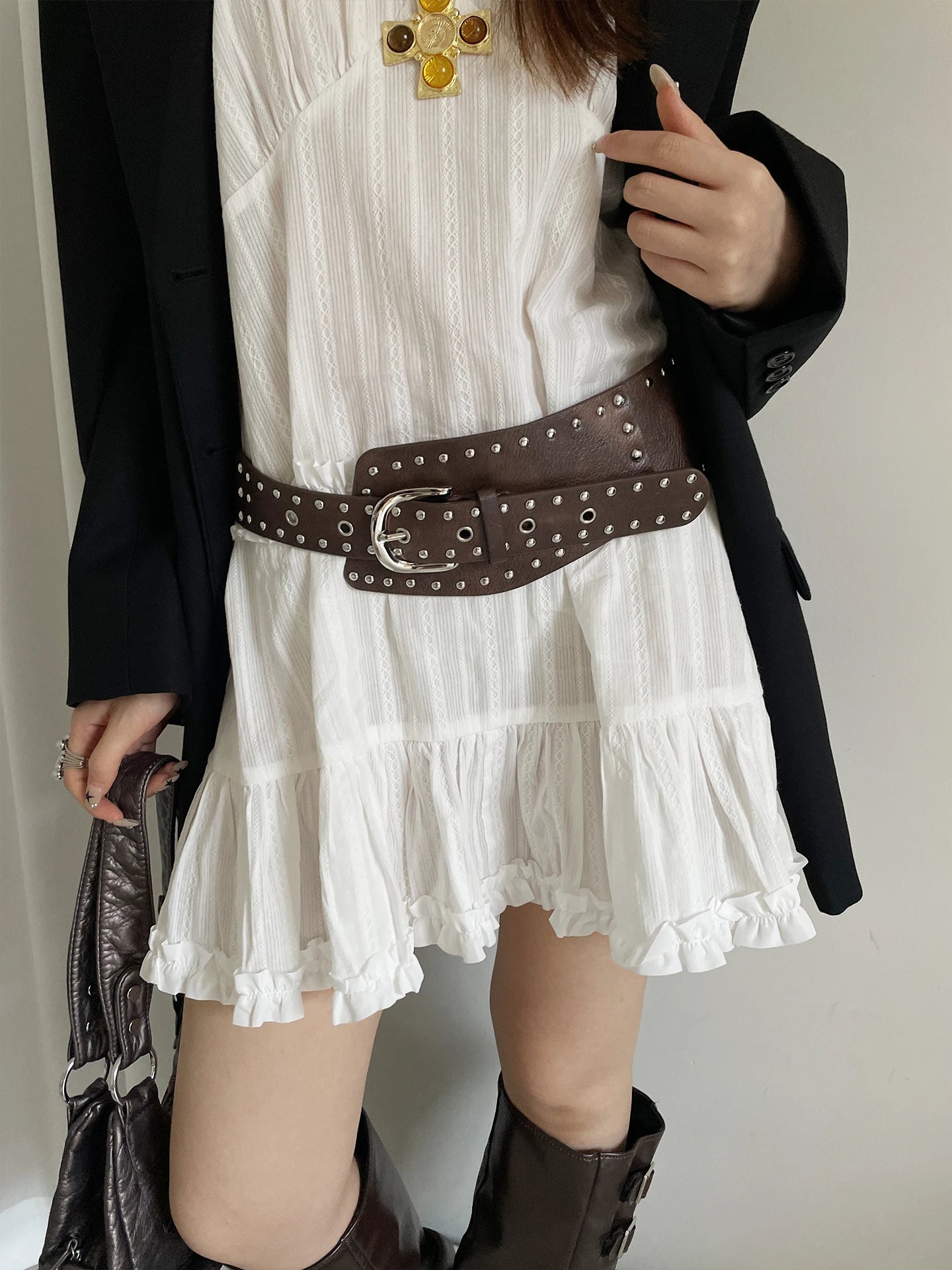 Retro Punk Style Rivet Wide Belt For Women With A Unique Design Sense Sexy Waist Belt To Match Skirts Jeans And Belts