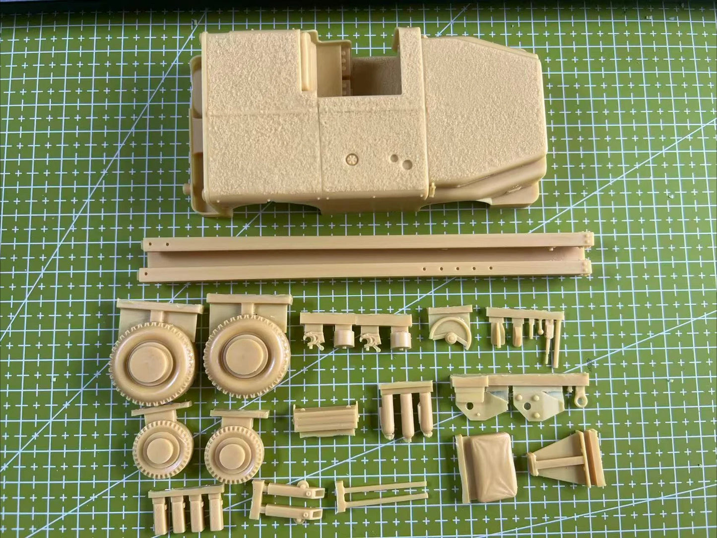 Precision 1:32 Cast Resin Grey Model, Navy Aircraft Carrier Deck Trailer Model Unpainted