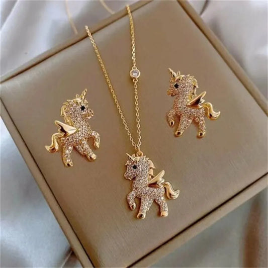 Fashion Cubic Zircon Flying Horse Necklace Gold Plated Cute Horse Pendant for Women  Personality Animal Jewelry Anniversary Gift
