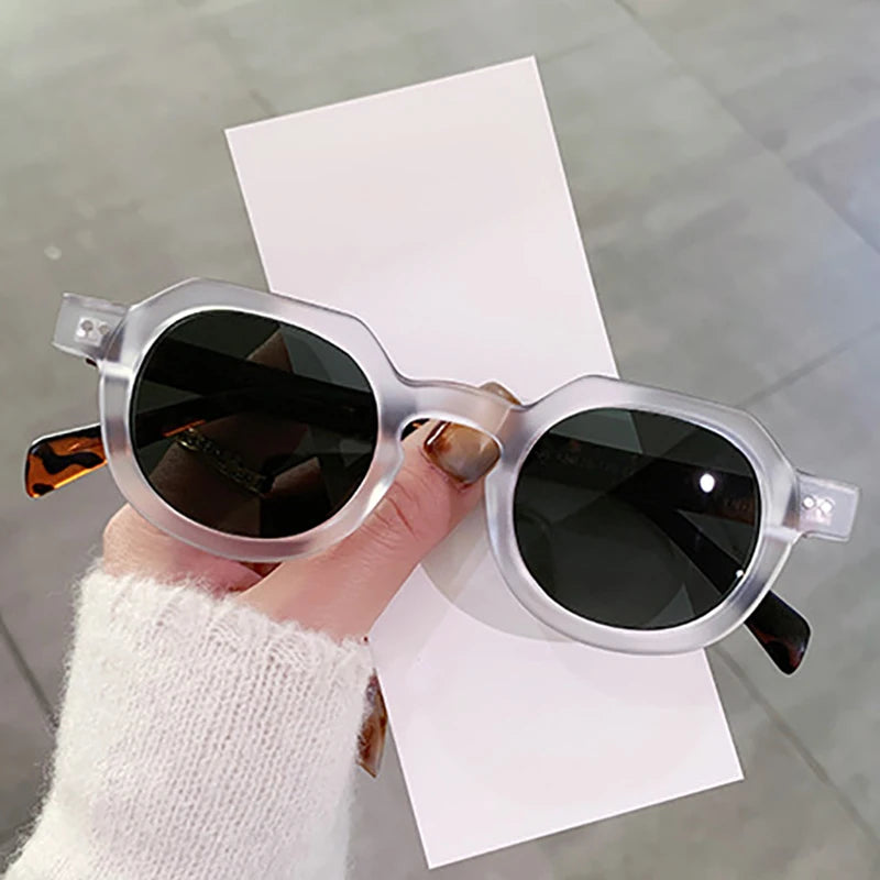 JNPCXI New Retro Rivets Round Sunglasses Women Shades Fashion Clear Lens Frame Men Punk Tea Sun Glasses UV400