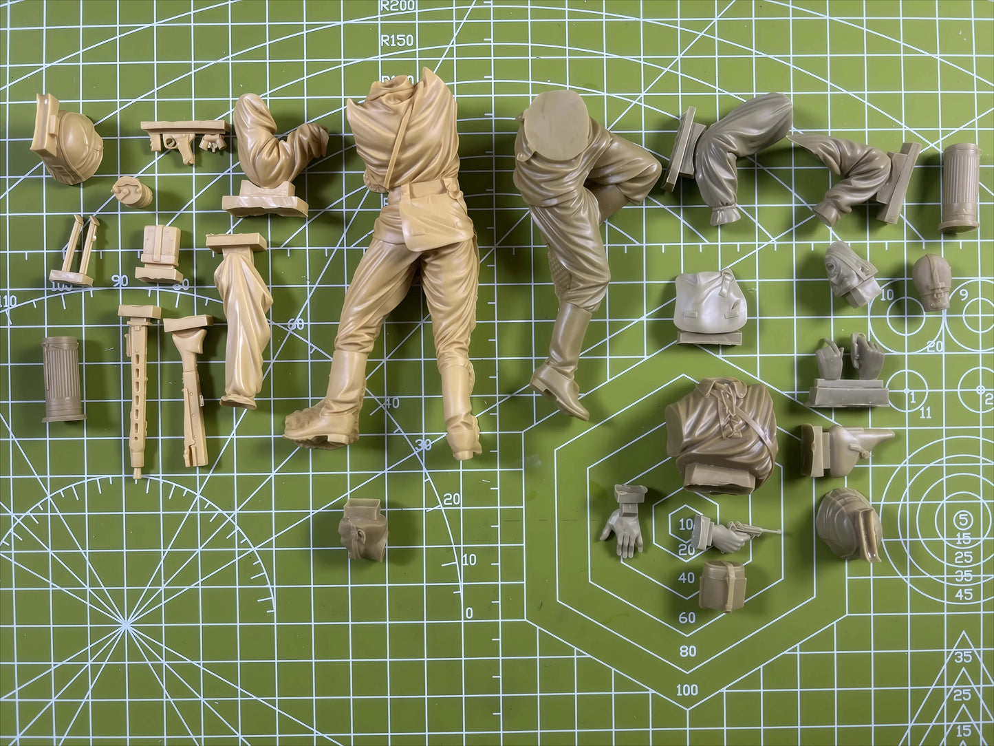 High Quality 1/16 Cast Resin Model Assembly Kit GK, SS Special Team, Including 2 Complete Numbers and One MG 42, Unpainted
