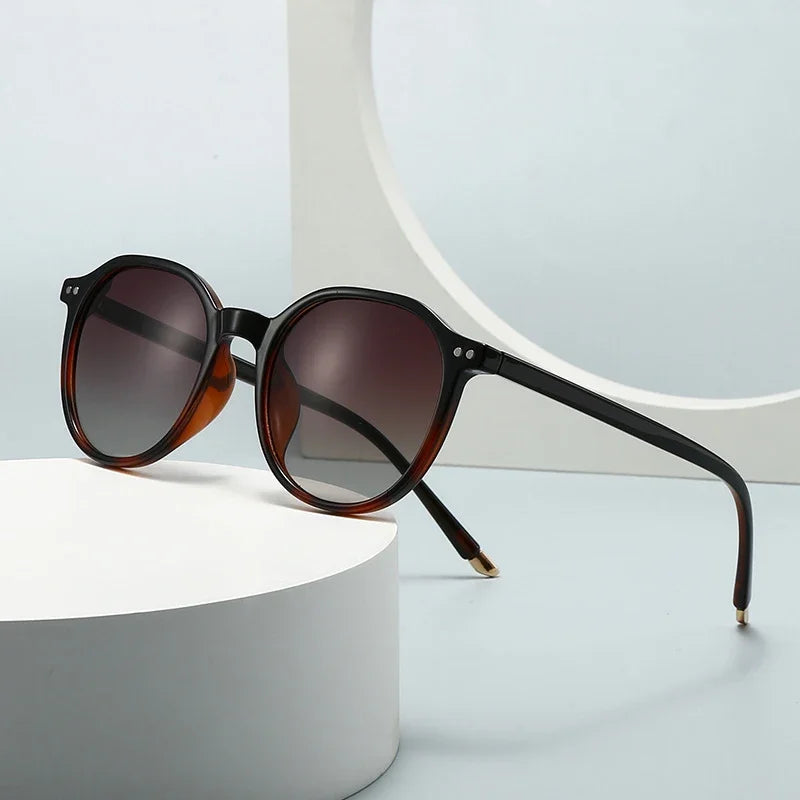 JNPCXI Fashion Round Sunglasses Women Vintage Rivets Punk Men Ins Popular Shades Gradient Sun Glasses UV400