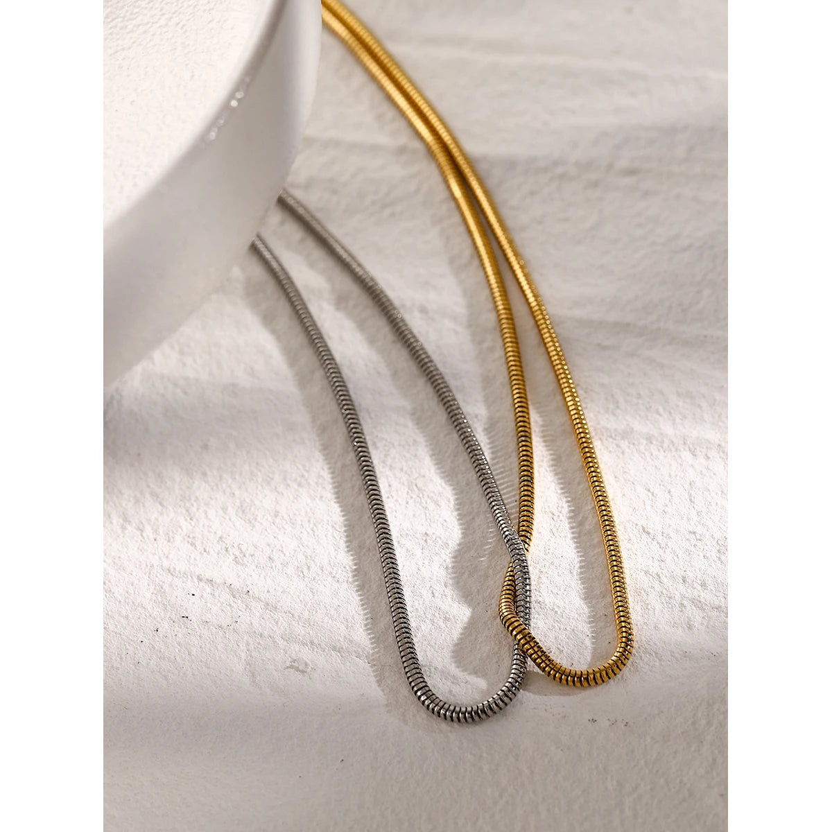 Uworld 316L Stainless Steel Chain Necklace Minimalist Metalic Texture 18 K PVD Plated Statement Collar Necklace Jewelry Gift