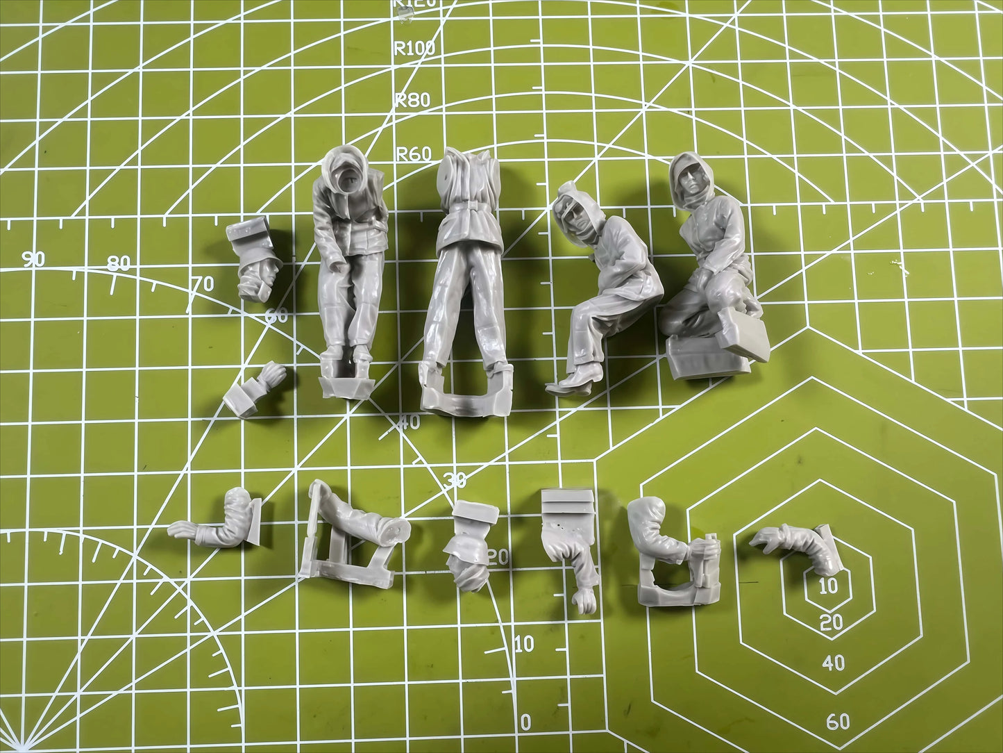 1:35 Resin Figure Model  Modeling  Scene Artillery Group 4 Resin Figure GK Figurine Unassembled and Unpainted