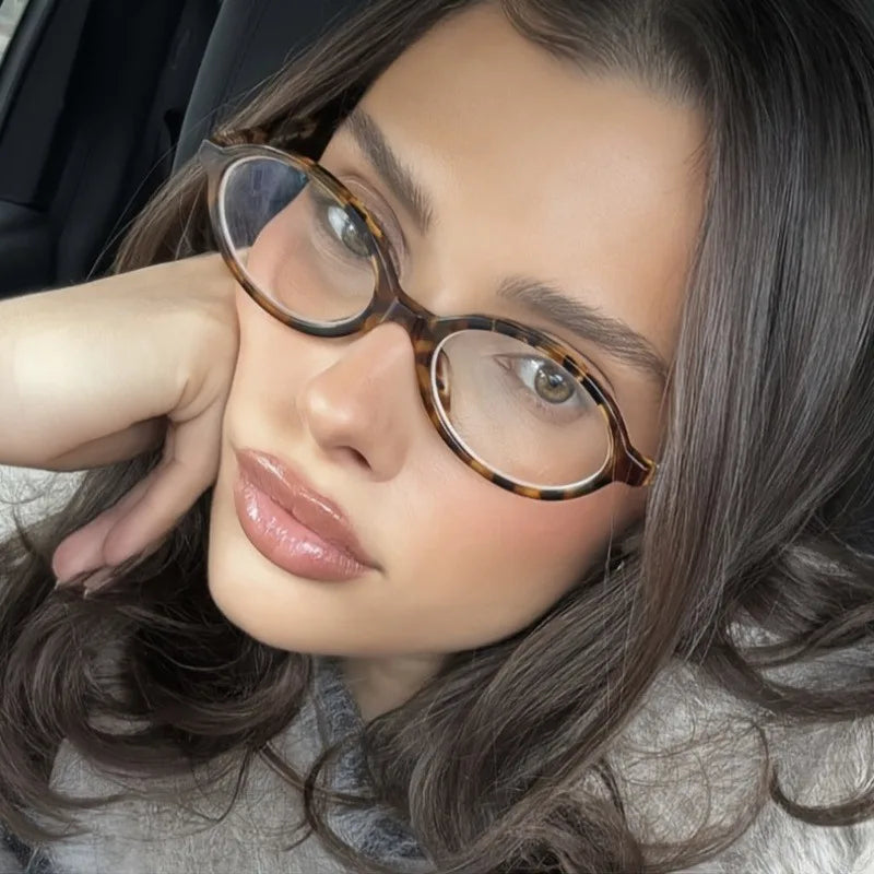 Vintage-Inspired Oval Frame Reading Glasses Ideal for Street Style Photography Everyday Fashion Glasses