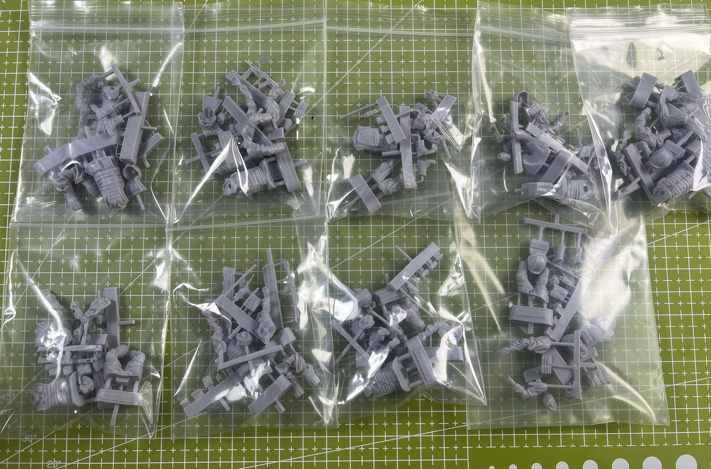 High Quality 1/35 Resin Model Kit, Gk, Special Forces Tank Seating Status 9-Person Resin Grey Assembled Model, Unpainted