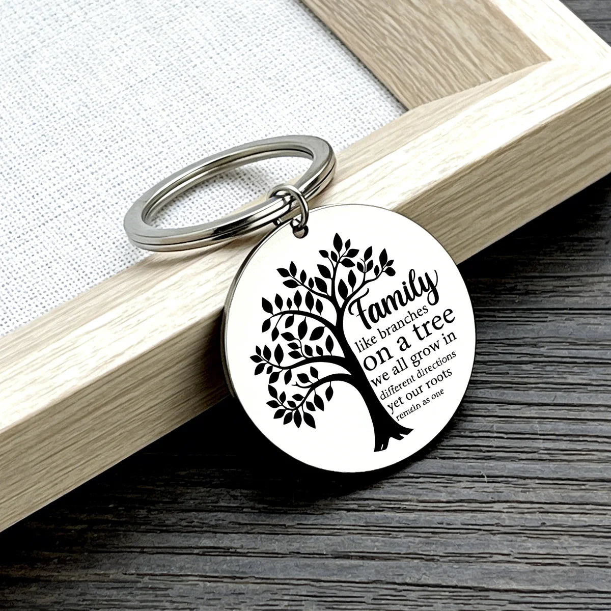 Family Tree of Life Key chain Engraved Circular Pendant Key Ring for Mom Day Son