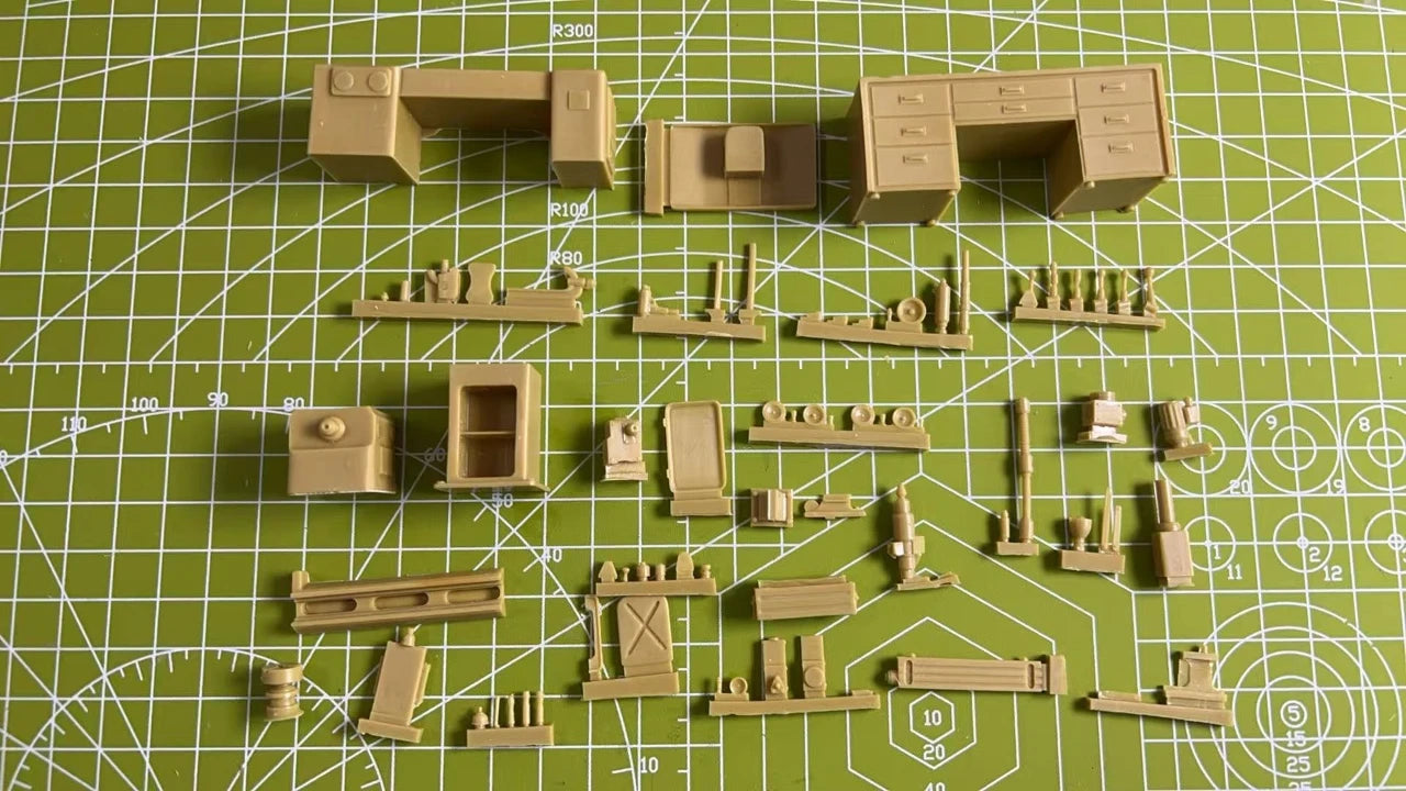High Quality 1:35 Die Cast Resin Model Assembly Kit World War II Scene Maintenance Tool Table Kit Unpainted