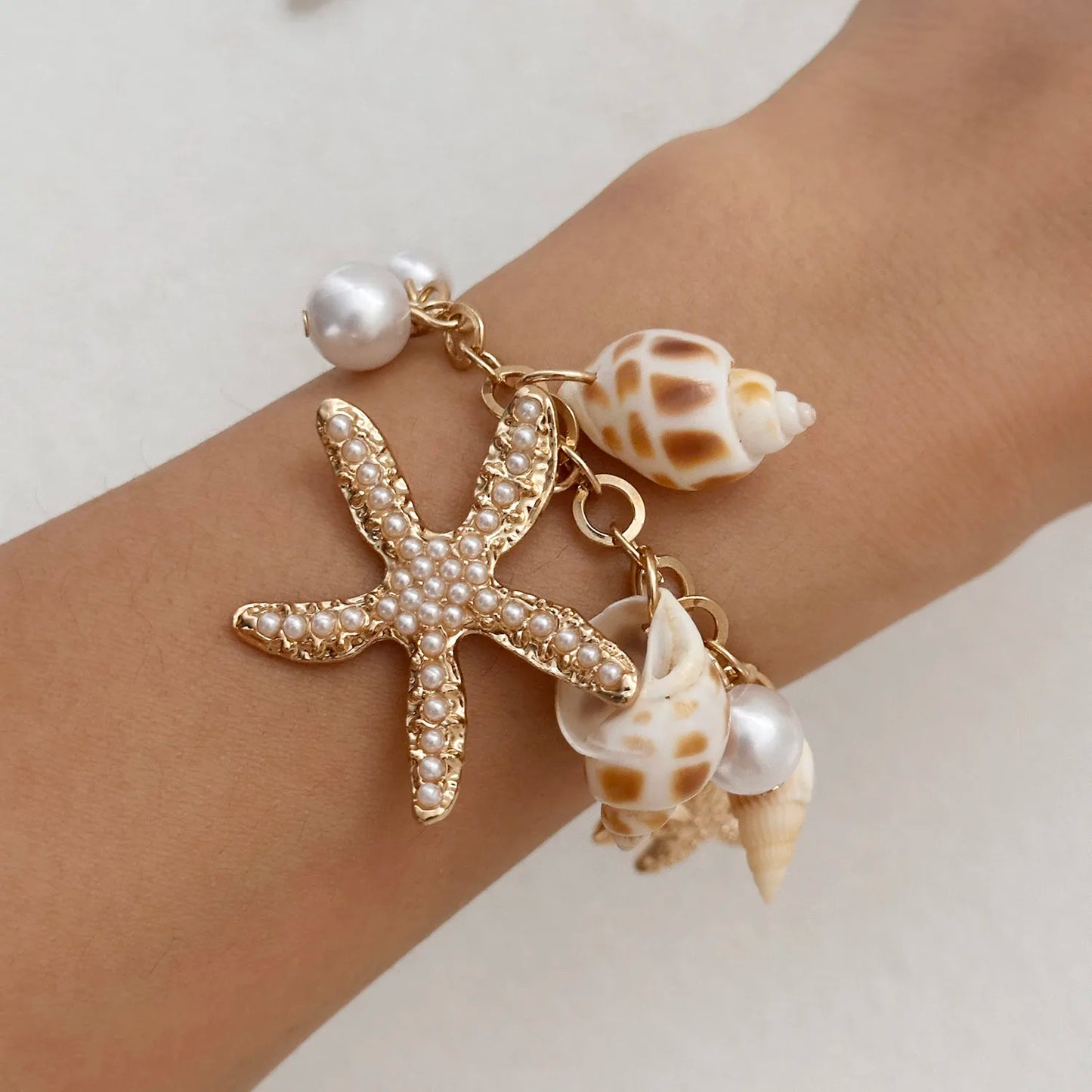 Bohemian Pearl Shell Conch Starfish Pendant Necklace for Women Girls Fashion Creative Design Summer Beach Necklace Neck Jewelry