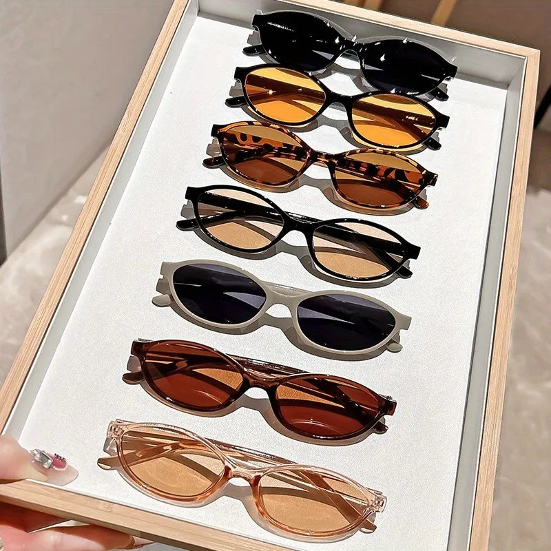 Women's Oval Retro Fashion Glasses Stylish Street Snap Accessory for Hiking and Casual Attire