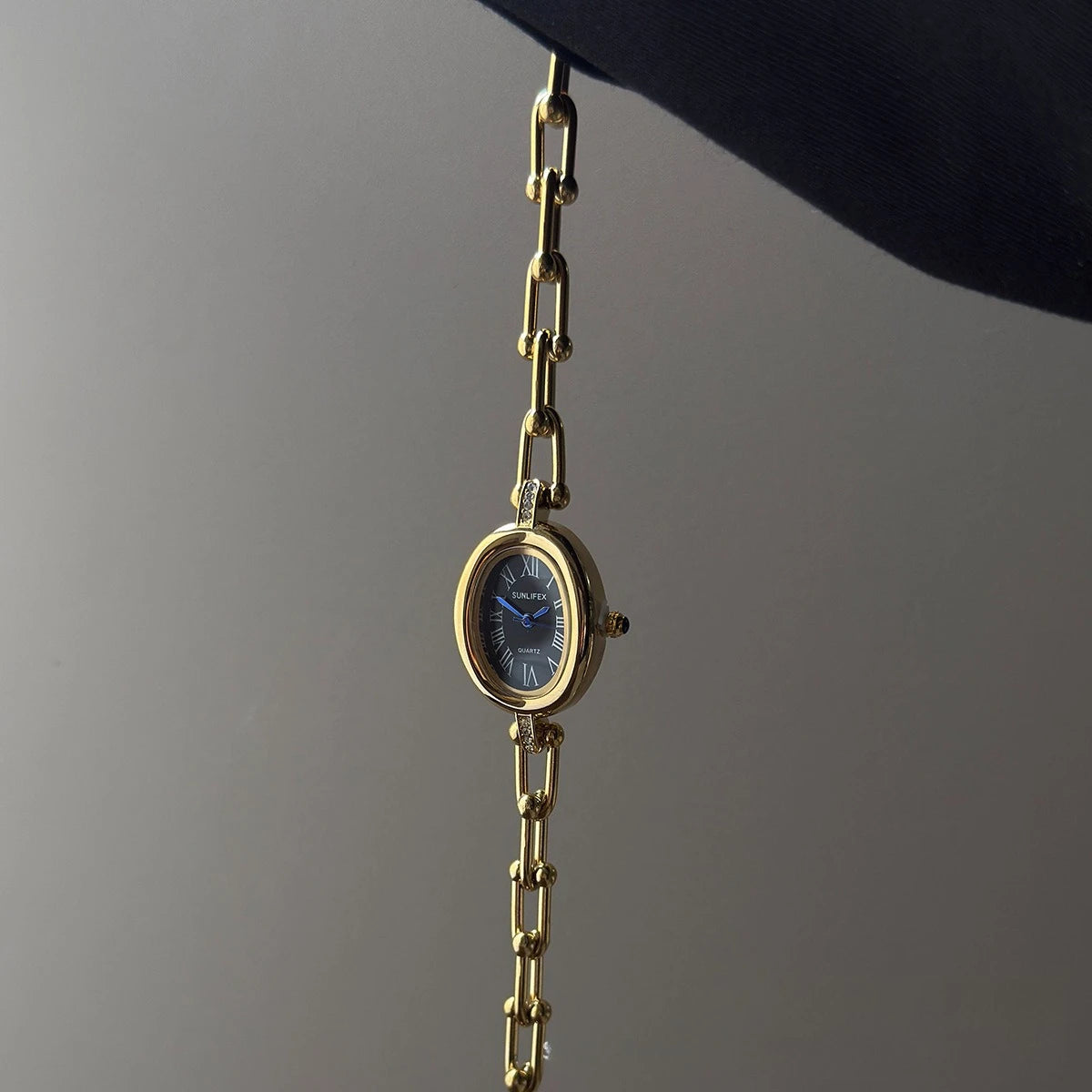 Famous Women Brand Oval Dial Quartz Watch Vintage Rome Dial Watches Elegant Bracelet Wristwatches Dropshipping Relógio Gifts