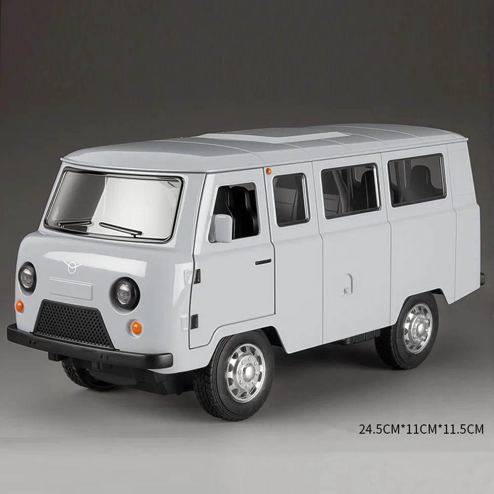 1:18 Russia Alloy UAZ Traveler Hunter Diecast Model Toys Car Spund Light Pull Back 6 Doors Opened Vehices Boy Kids Gift Ornament