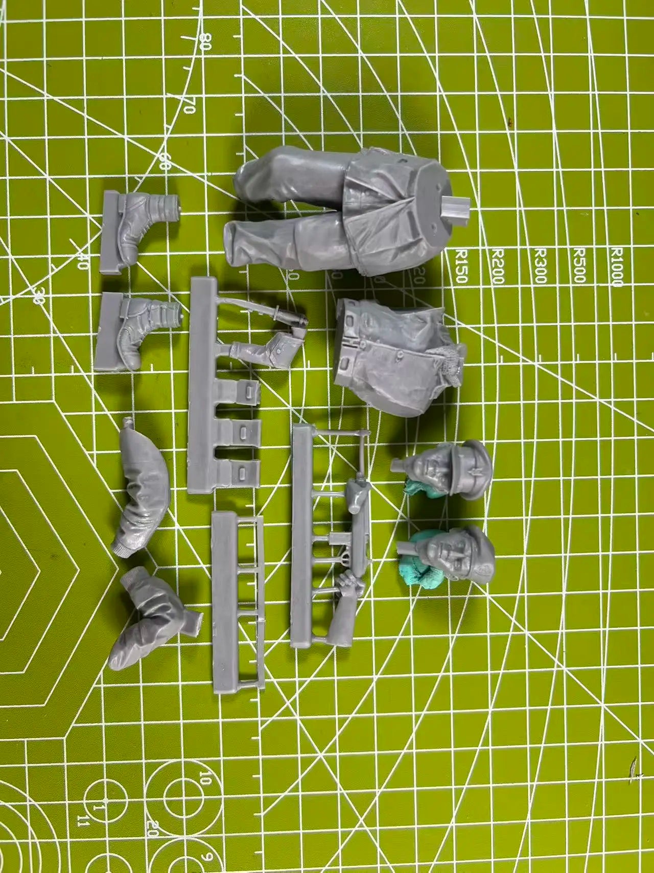 1/16 Casting Resin Model Grey Kit UK Assault Team Model Requires Assembly Unpainted
