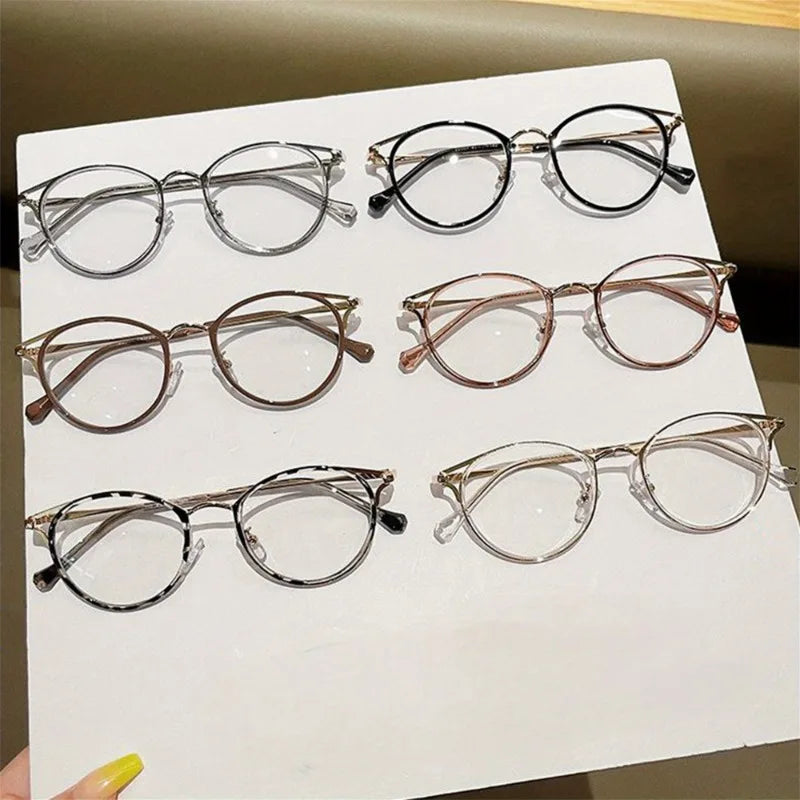 Blue Light Blocking Glasses Enhance The Delicate and Fashionable Appearance of The Face